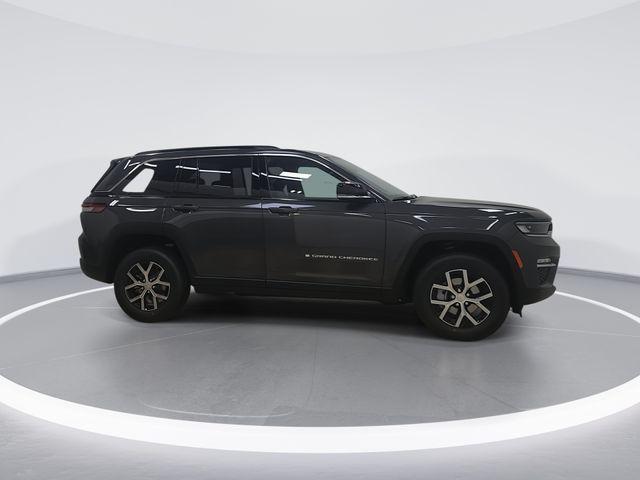 new 2025 Jeep Grand Cherokee car, priced at $43,536