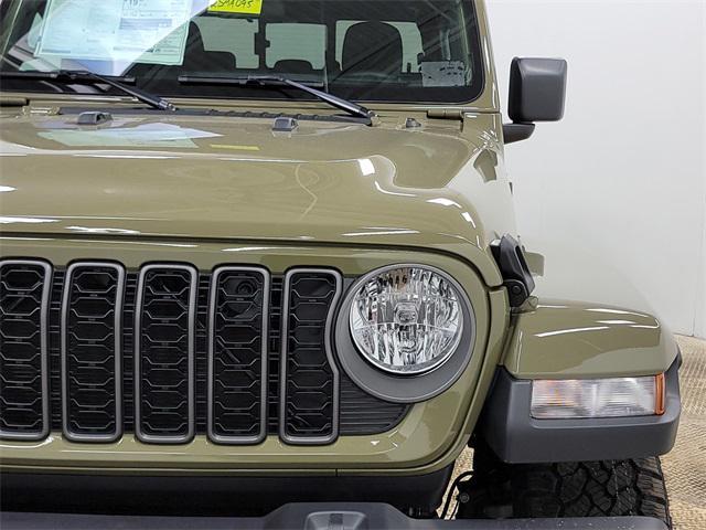 new 2025 Jeep Gladiator car, priced at $39,990