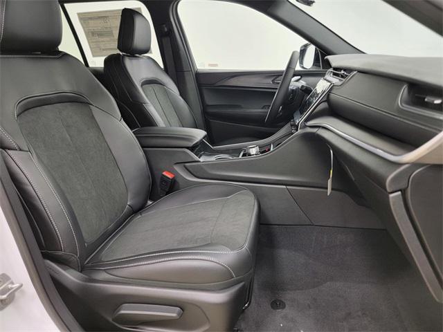 new 2025 Jeep Grand Cherokee car, priced at $38,299