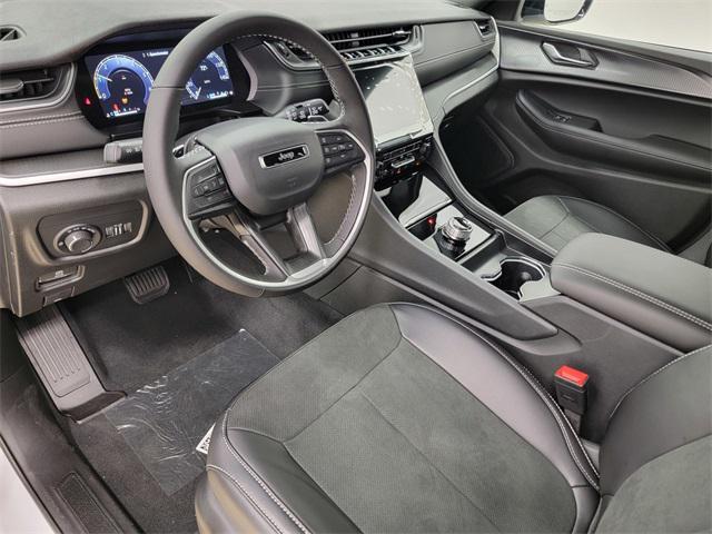 new 2025 Jeep Grand Cherokee car, priced at $38,299