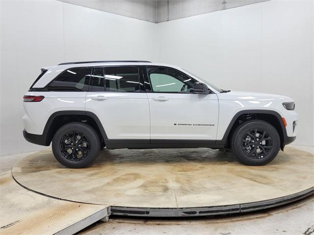 new 2025 Jeep Grand Cherokee car, priced at $38,299
