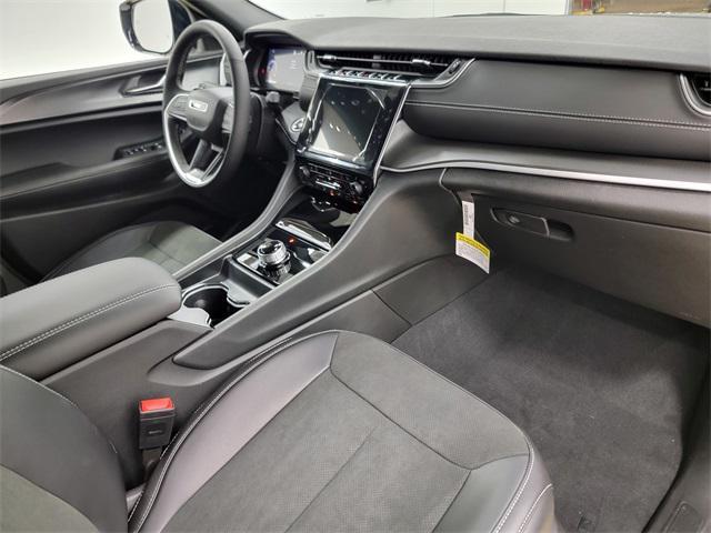 new 2025 Jeep Grand Cherokee car, priced at $38,299