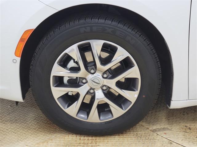 used 2024 Chrysler Pacifica car, priced at $41,650
