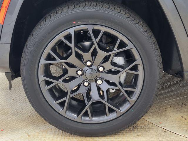 new 2025 Jeep Grand Cherokee car, priced at $56,990