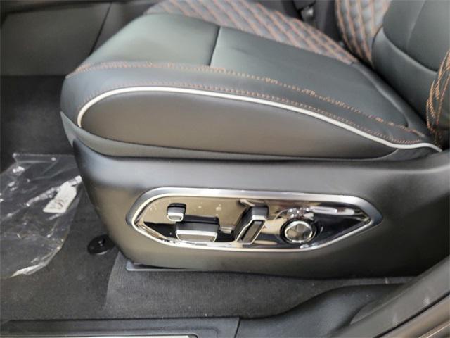 new 2025 Jeep Grand Cherokee car, priced at $59,990