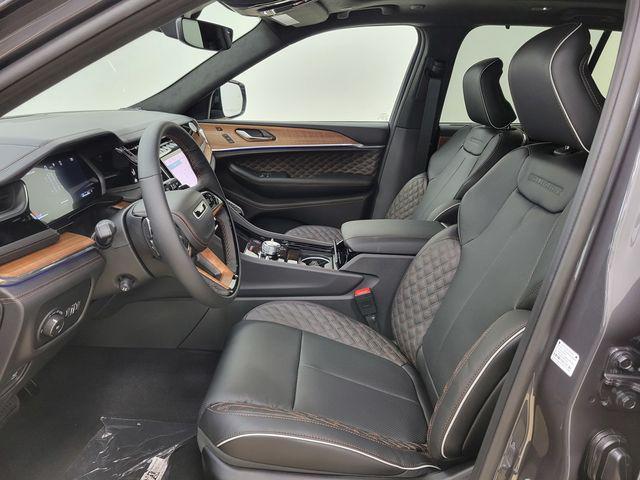new 2025 Jeep Grand Cherokee car, priced at $56,990