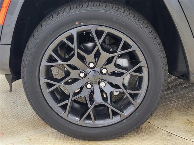 new 2025 Jeep Grand Cherokee car, priced at $59,990