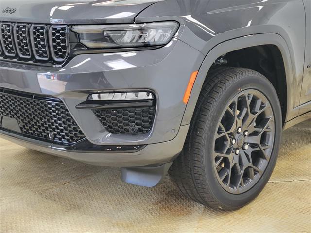 new 2025 Jeep Grand Cherokee car, priced at $59,990