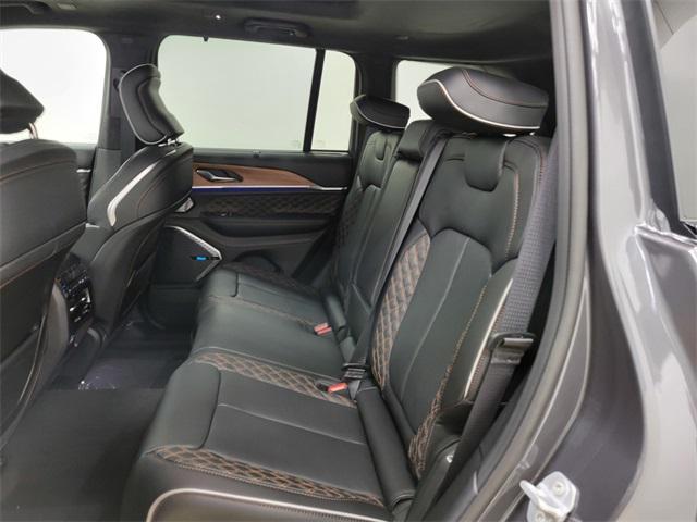 new 2025 Jeep Grand Cherokee car, priced at $59,990