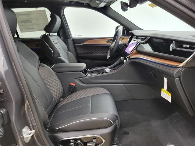 new 2025 Jeep Grand Cherokee car, priced at $59,990