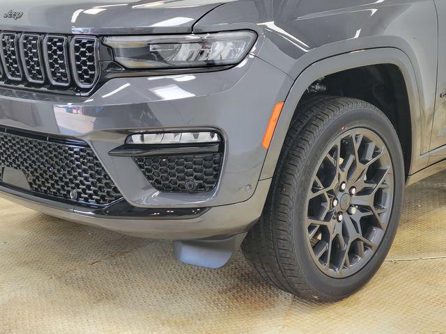 new 2025 Jeep Grand Cherokee car, priced at $56,990