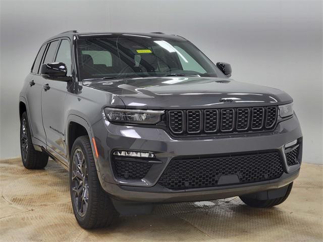 new 2025 Jeep Grand Cherokee car, priced at $59,990