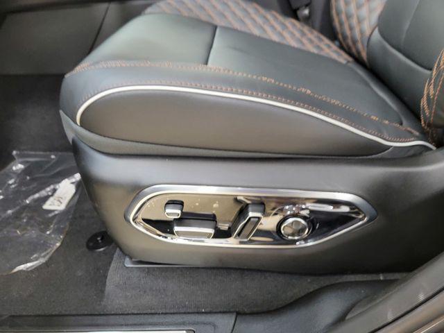 new 2025 Jeep Grand Cherokee car, priced at $56,990