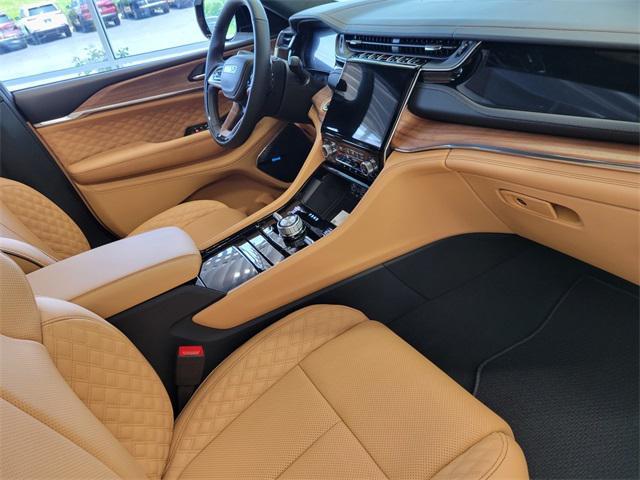 new 2025 Jeep Grand Cherokee car, priced at $61,990