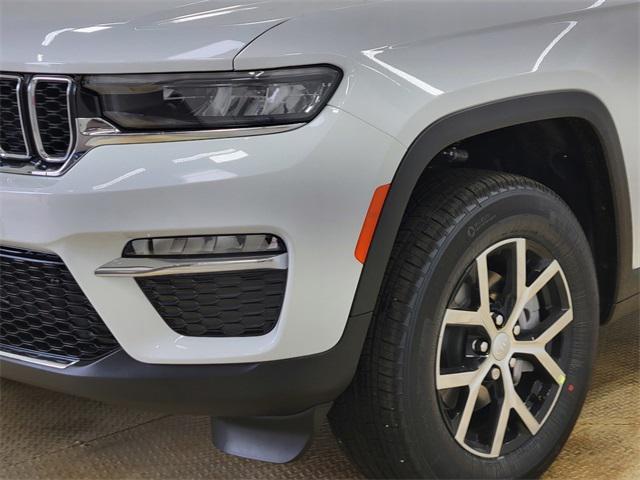 new 2025 Jeep Grand Cherokee car, priced at $44,279