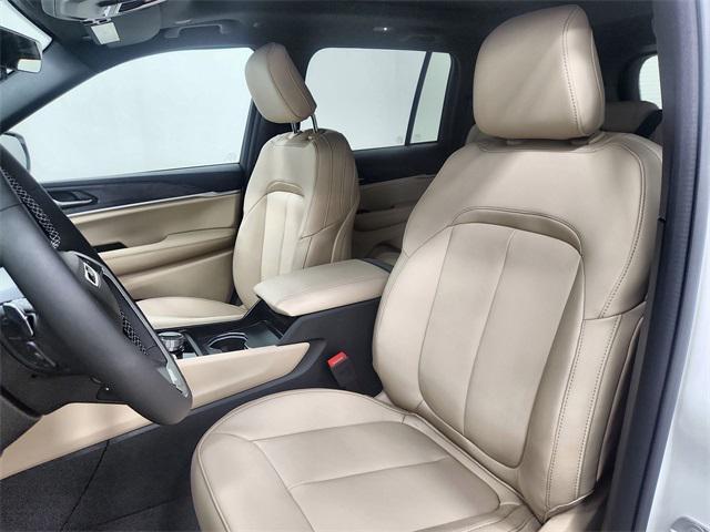 new 2025 Jeep Grand Cherokee car, priced at $46,258