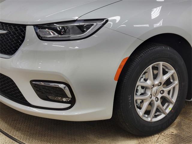 new 2025 Chrysler Pacifica car, priced at $44,990