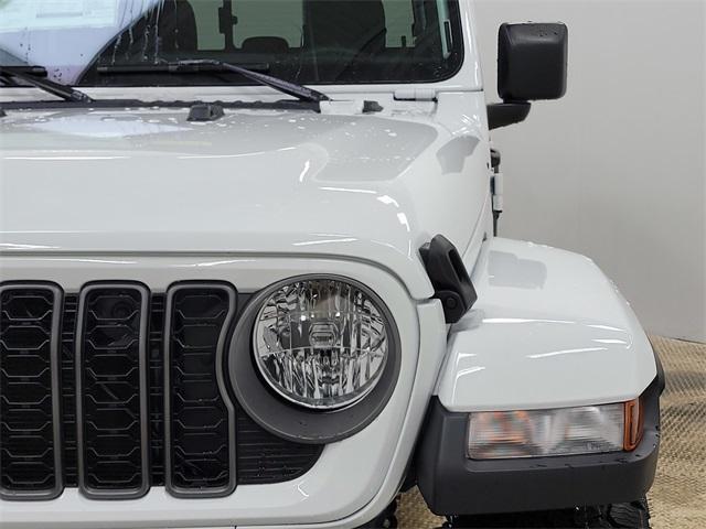 new 2025 Jeep Gladiator car, priced at $39,990