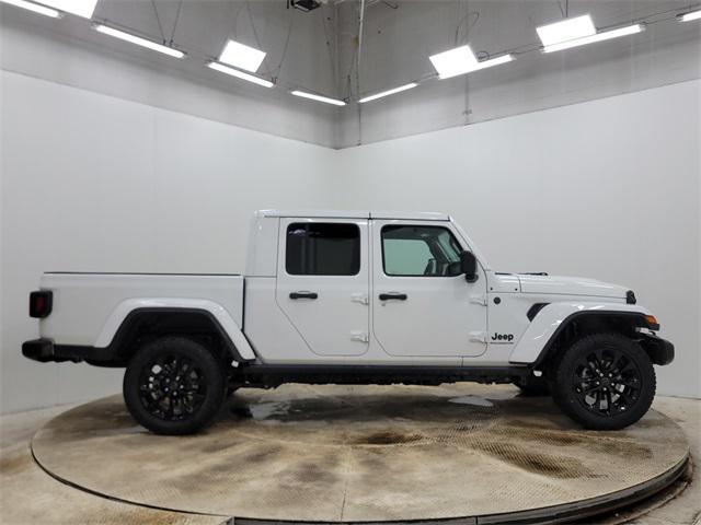 new 2025 Jeep Gladiator car, priced at $39,990