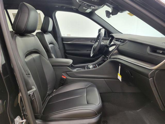 new 2025 Jeep Grand Cherokee car, priced at $43,706