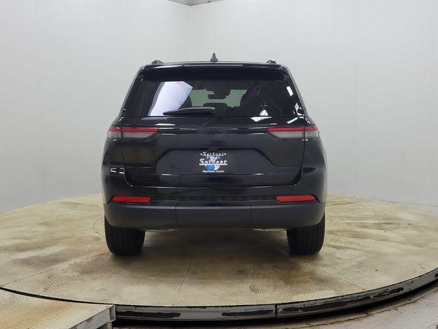 new 2025 Jeep Grand Cherokee car, priced at $43,706