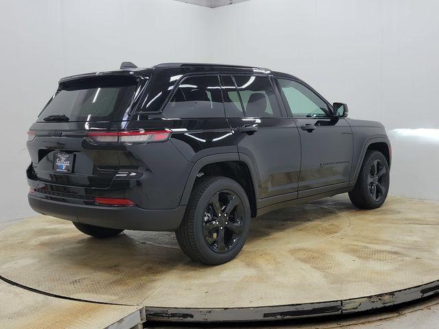 new 2025 Jeep Grand Cherokee car, priced at $43,706