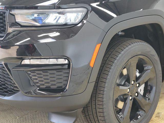 new 2025 Jeep Grand Cherokee car, priced at $43,706