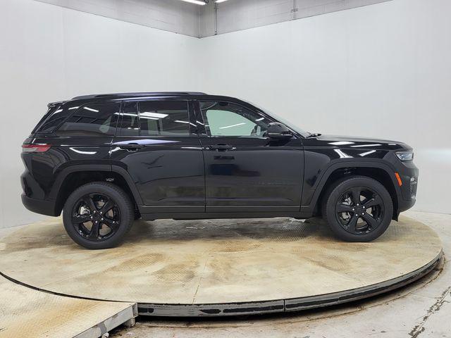 new 2025 Jeep Grand Cherokee car, priced at $43,706