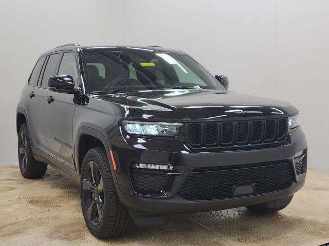 new 2025 Jeep Grand Cherokee car, priced at $43,706