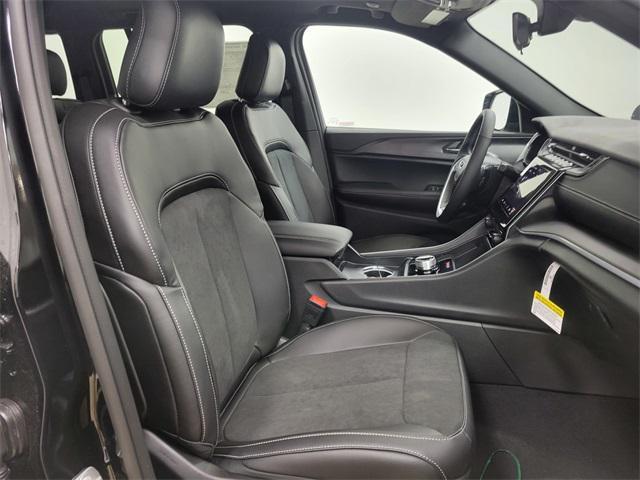 new 2025 Jeep Grand Cherokee car, priced at $39,334