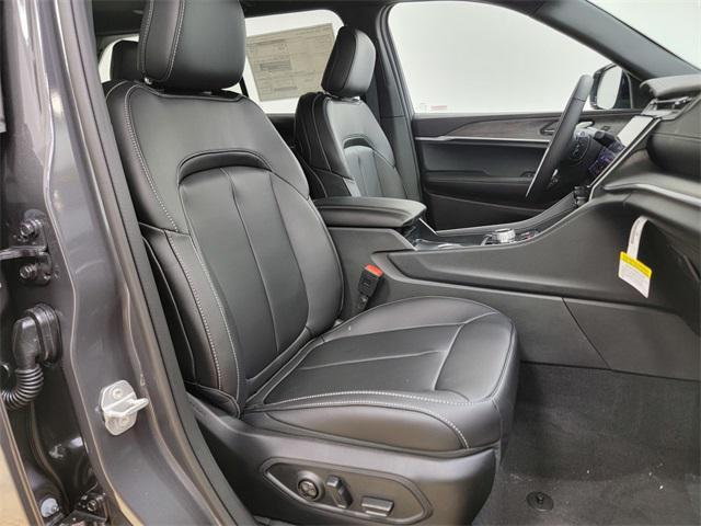 new 2025 Jeep Grand Cherokee car, priced at $45,168