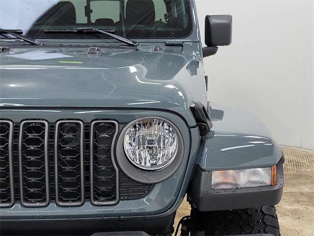 new 2025 Jeep Gladiator car, priced at $40,179