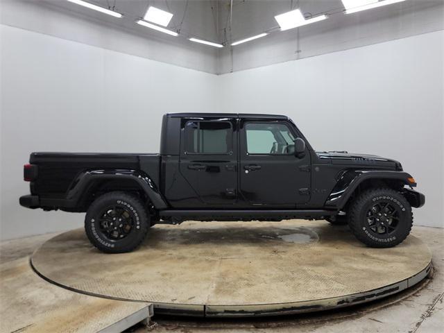 new 2025 Jeep Gladiator car, priced at $43,198