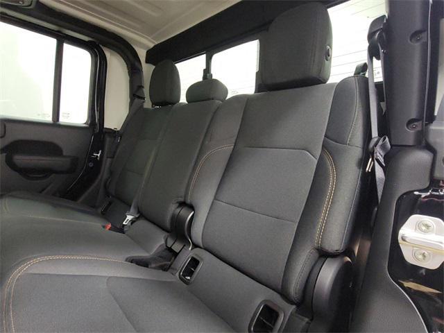 new 2025 Jeep Gladiator car, priced at $43,198