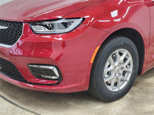 new 2025 Chrysler Pacifica car, priced at $39,990
