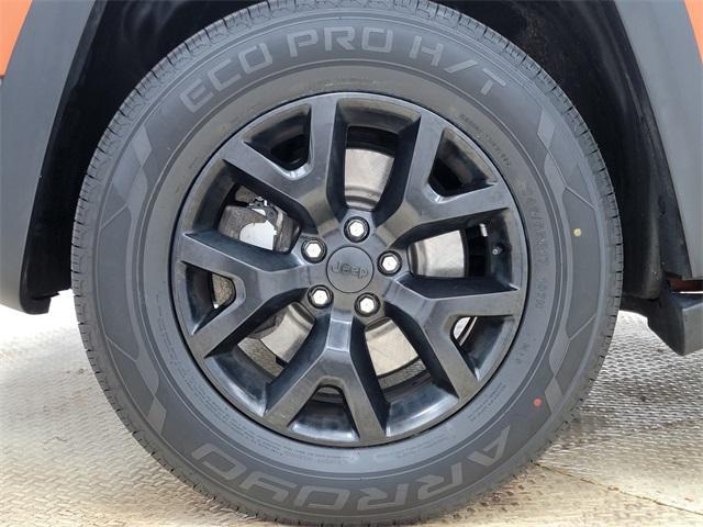 used 2016 Jeep Cherokee car, priced at $13,500