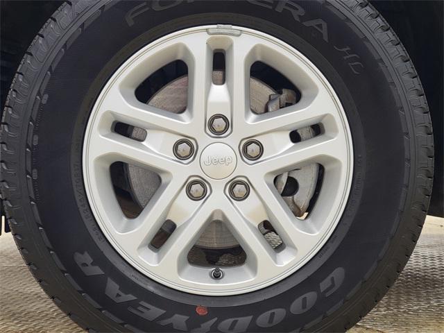 used 2024 Jeep Grand Cherokee car, priced at $33,500