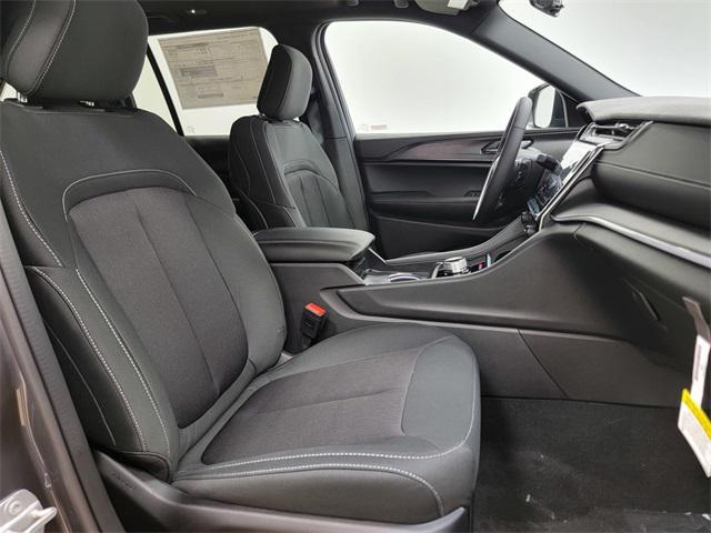 new 2025 Jeep Grand Cherokee car, priced at $37,861