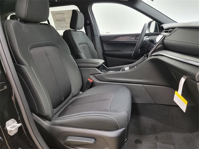 new 2025 Jeep Grand Cherokee car, priced at $37,861