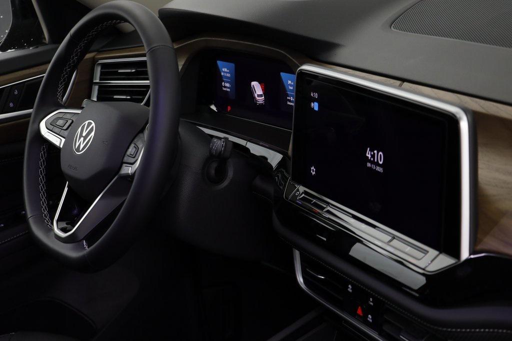 new 2025 Volkswagen Atlas car