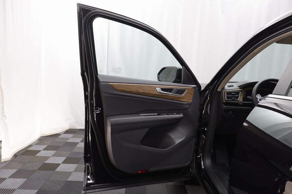 new 2025 Volkswagen Atlas car