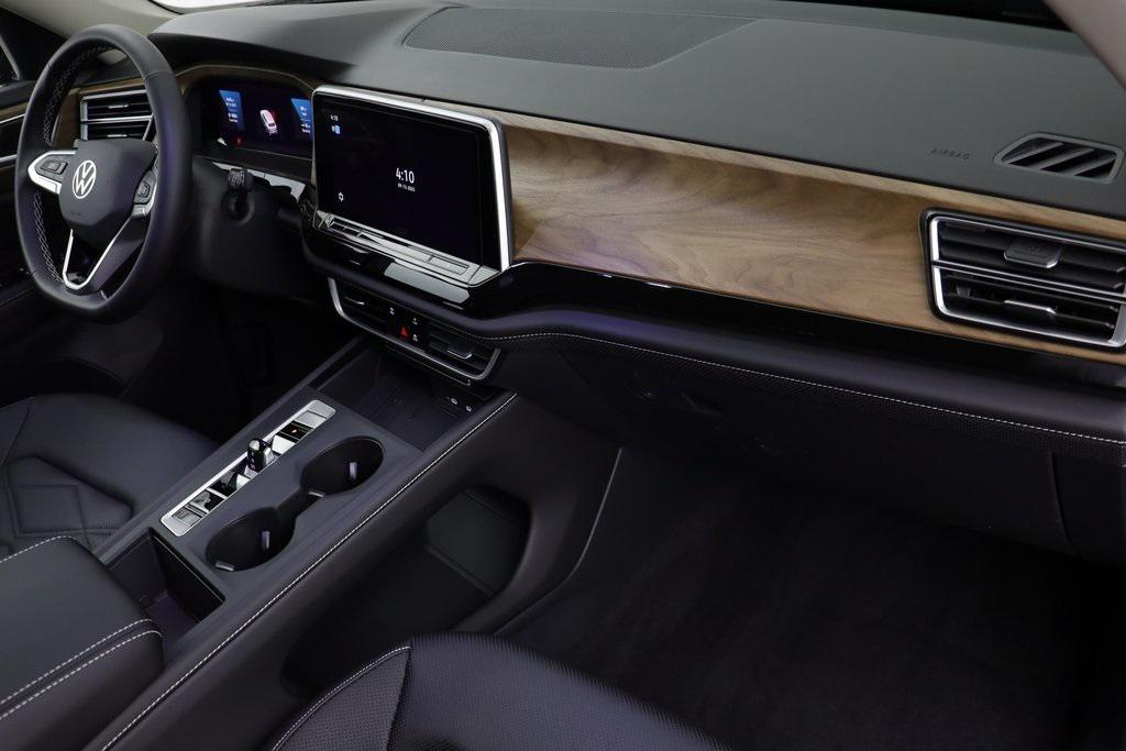 new 2025 Volkswagen Atlas car