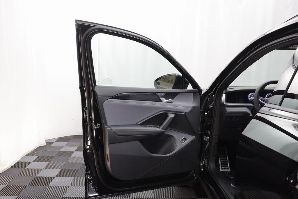 new 2025 Volkswagen Tiguan car, priced at $35,798