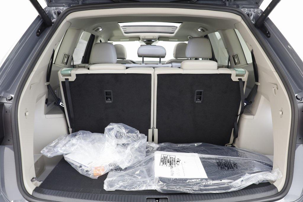 new 2025 Volkswagen Atlas car, priced at $41,136