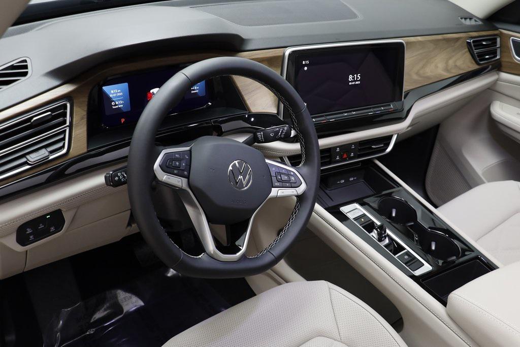 new 2025 Volkswagen Atlas car, priced at $41,136