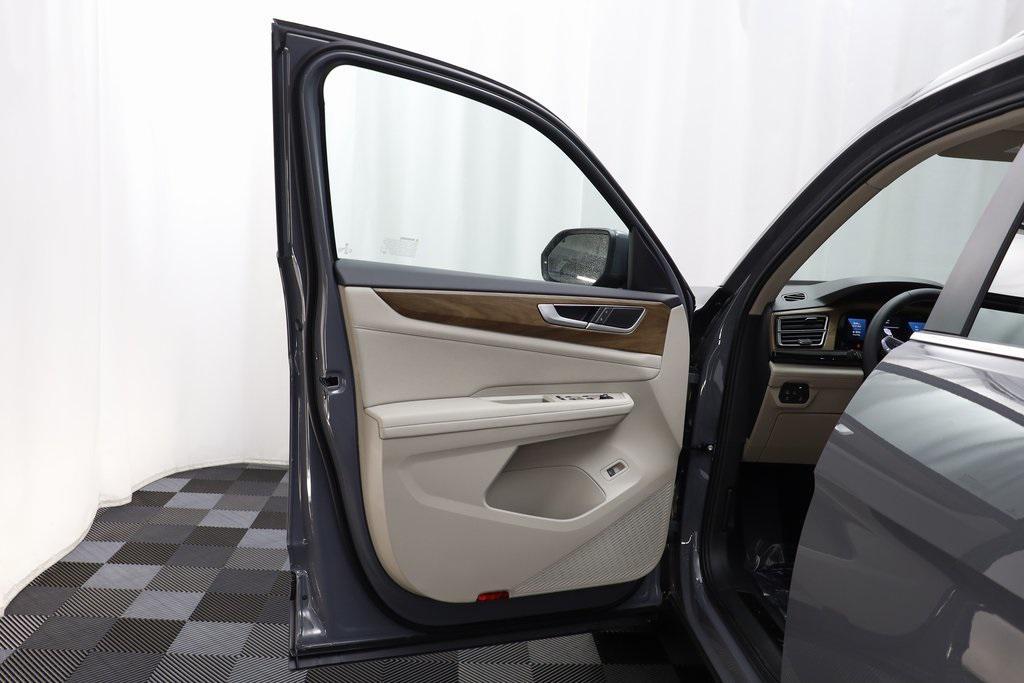 new 2025 Volkswagen Atlas car, priced at $41,136