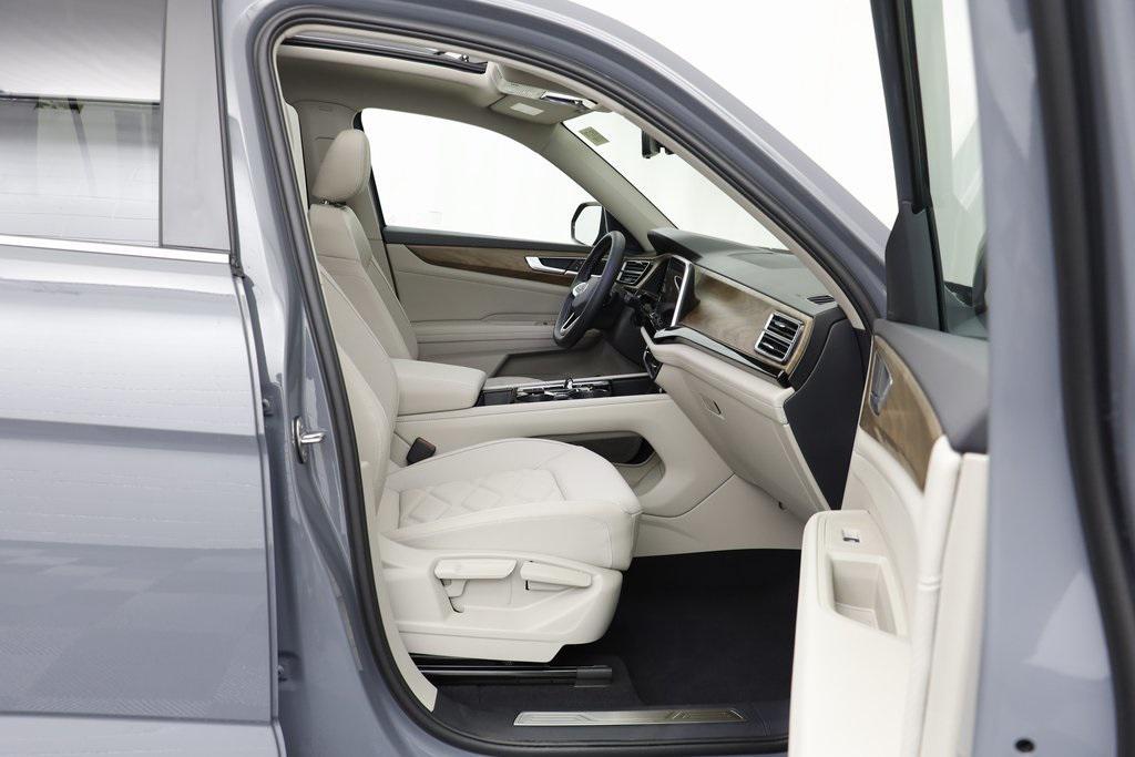 new 2025 Volkswagen Atlas car, priced at $41,136