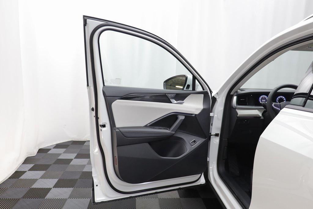 new 2025 Volkswagen Tiguan car, priced at $33,760