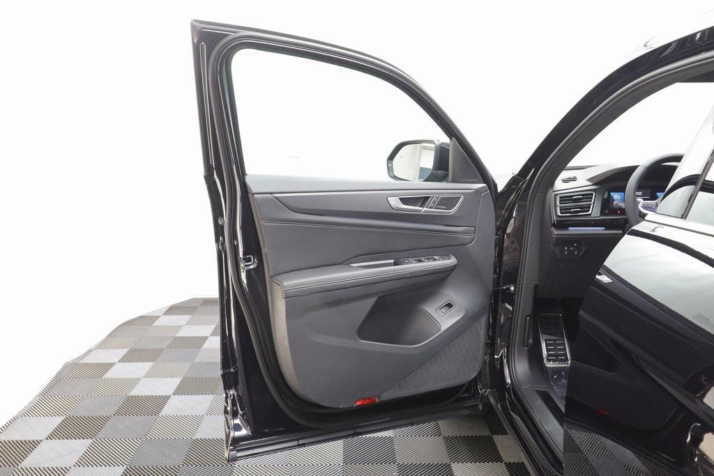 new 2026 Volkswagen Atlas Cross Sport car, priced at $53,248