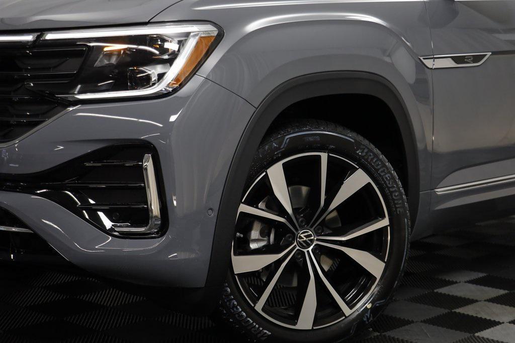 new 2026 Volkswagen Atlas car, priced at $53,623
